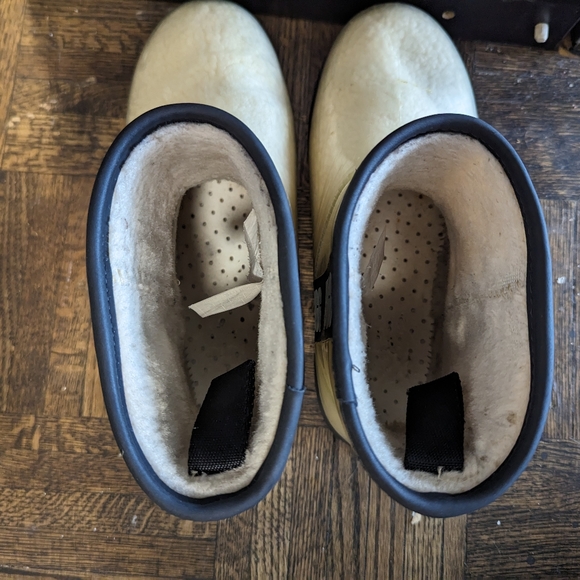 UGG Classic Clear Mini BootsWhite Size 10 NO INSOLE - Picture 6 of 6